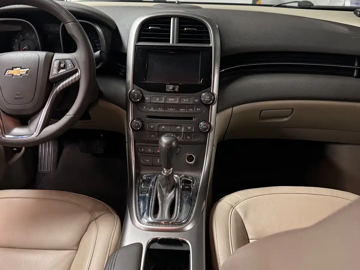 Chevrolet Malibu 2013 2.0L Automatic Luxury Edition фото 12