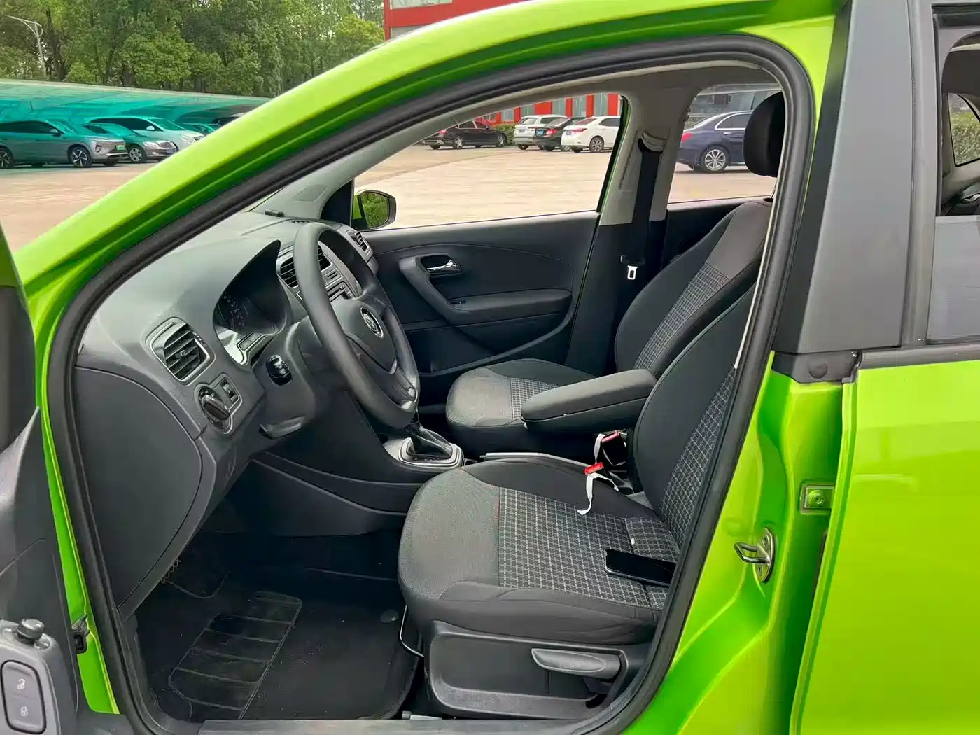 Volkswagen Polo 2014 1.6L Automatic Comfort Edition фото 6