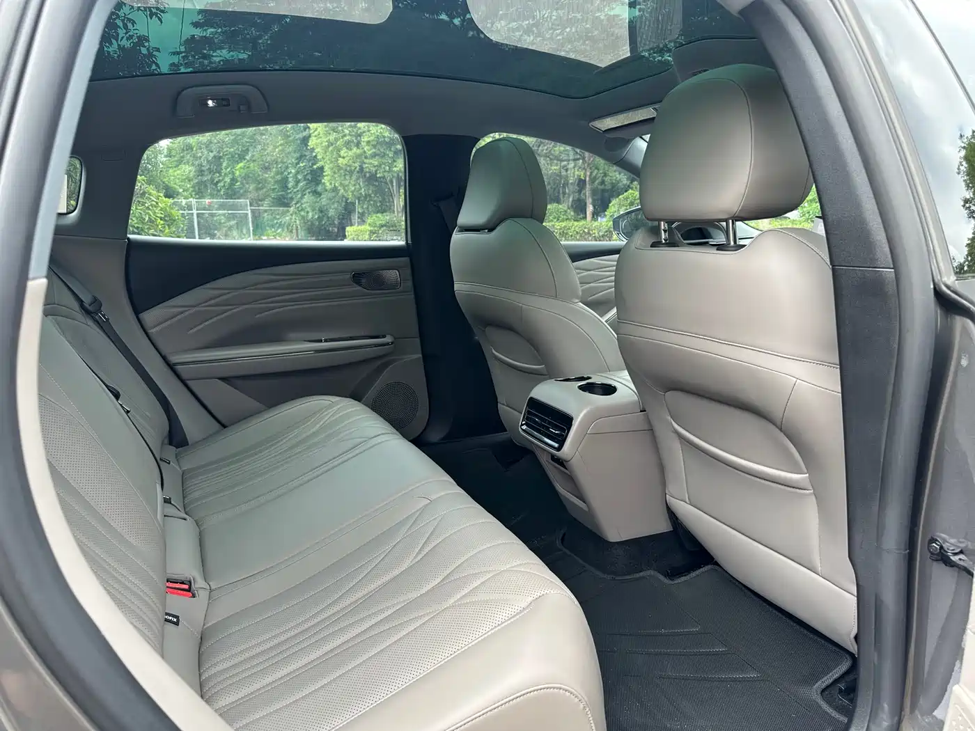Geely Galaxy Galaxy Xingyao 8 2025 130km EM-i Premium Edition фото 27