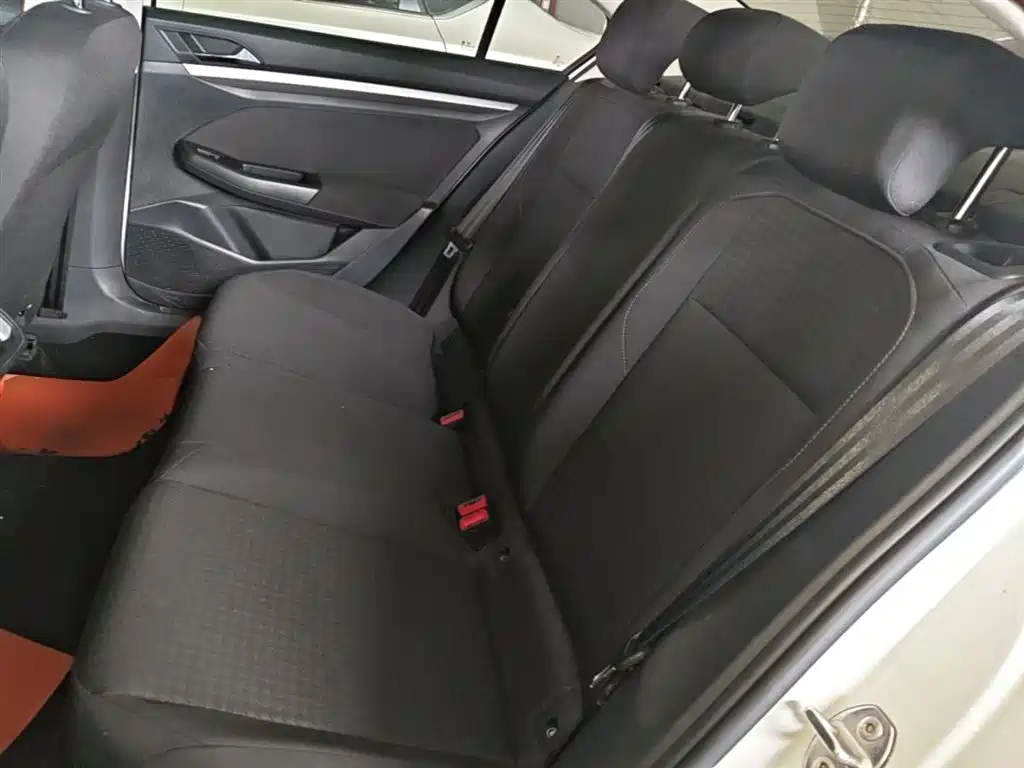 VOLKSWAGEN BORA