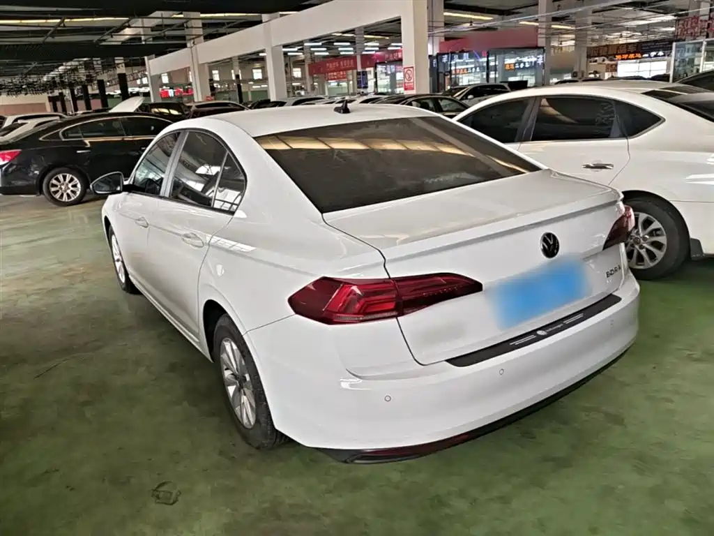 VOLKSWAGEN BORA