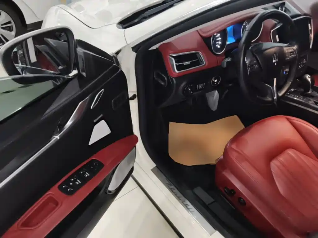 Photo 16 - Maserati Ghibli