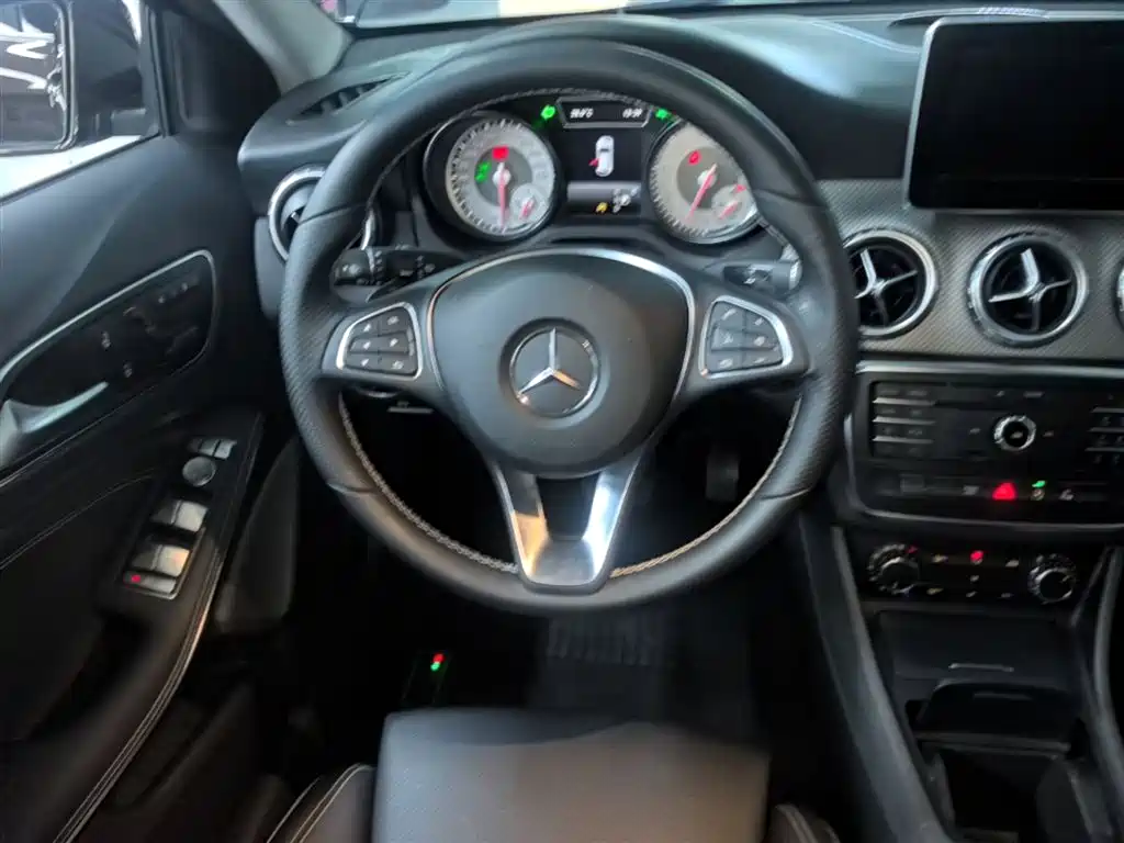 Mercedes-Benz GLA 2016 GLA 200 Fashion фото 11