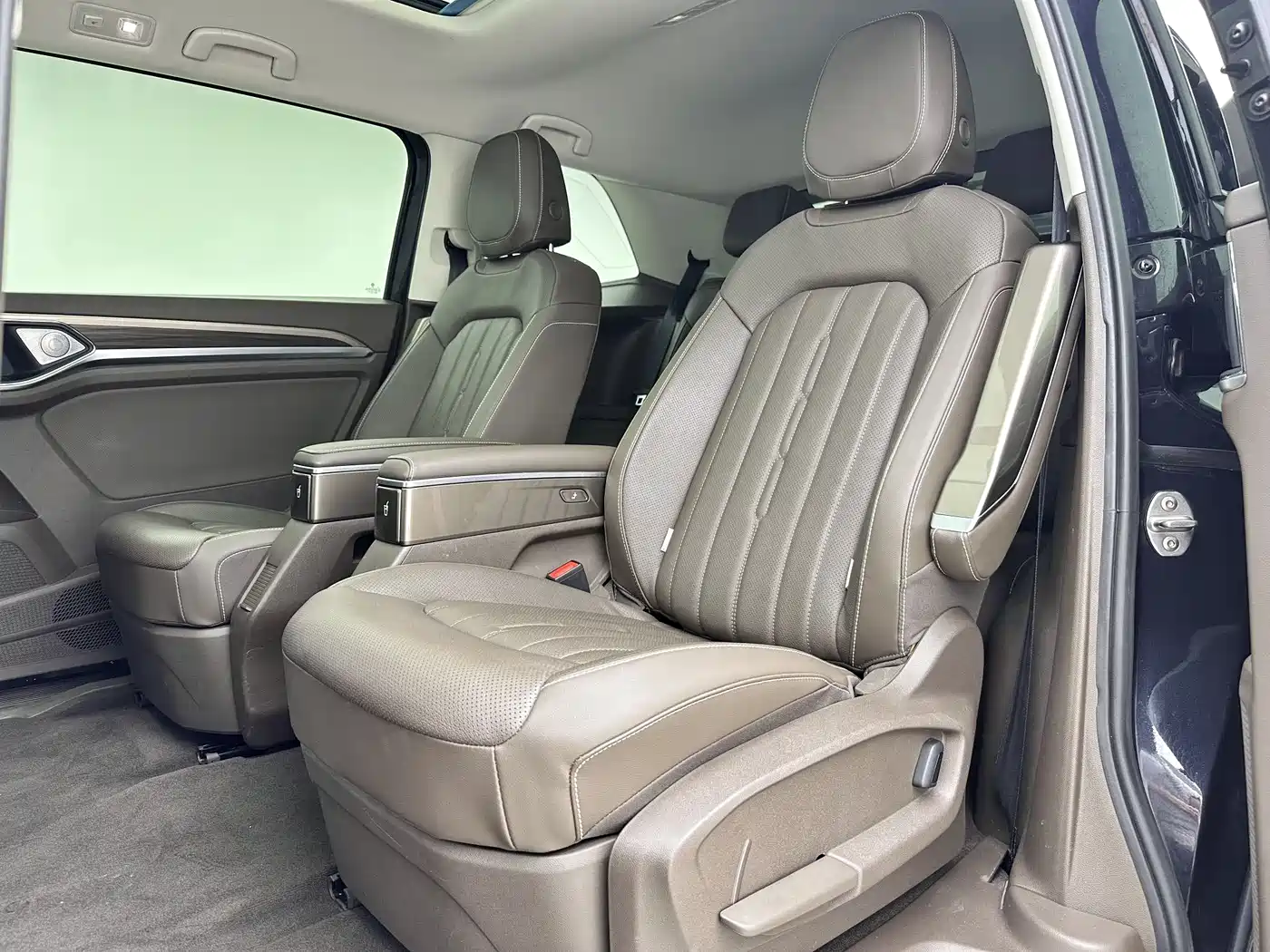 Volkswagen Viloran 2020 330TSI Luxury Edition фото 14