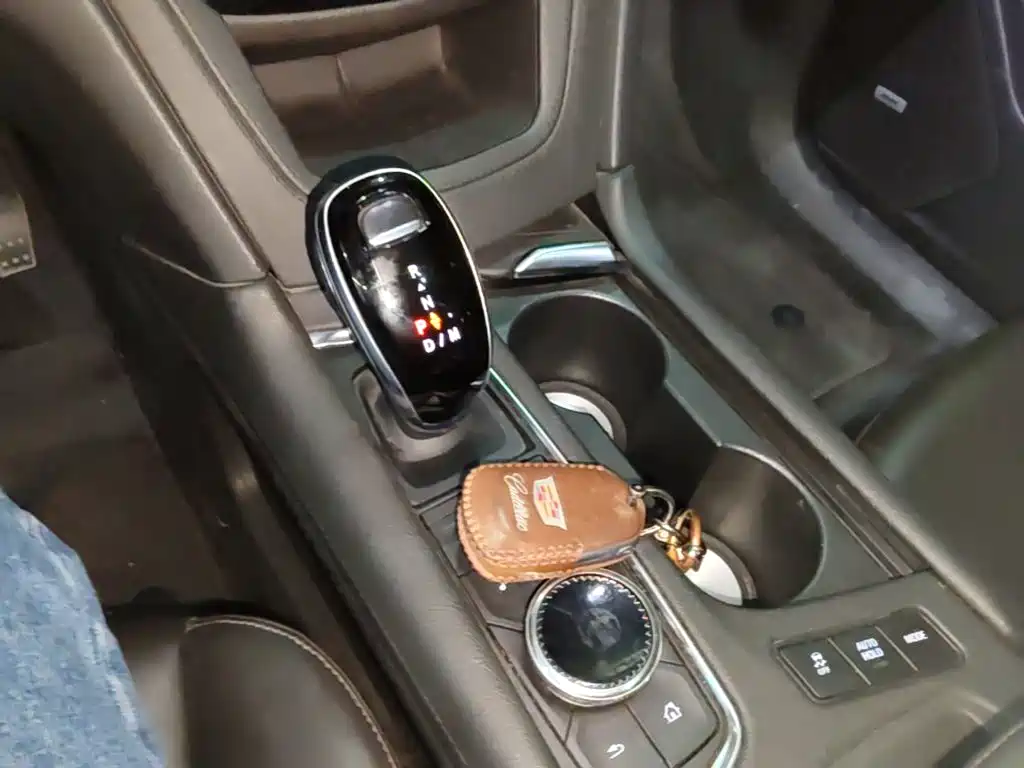 صورة 14 - Cadillac XT6