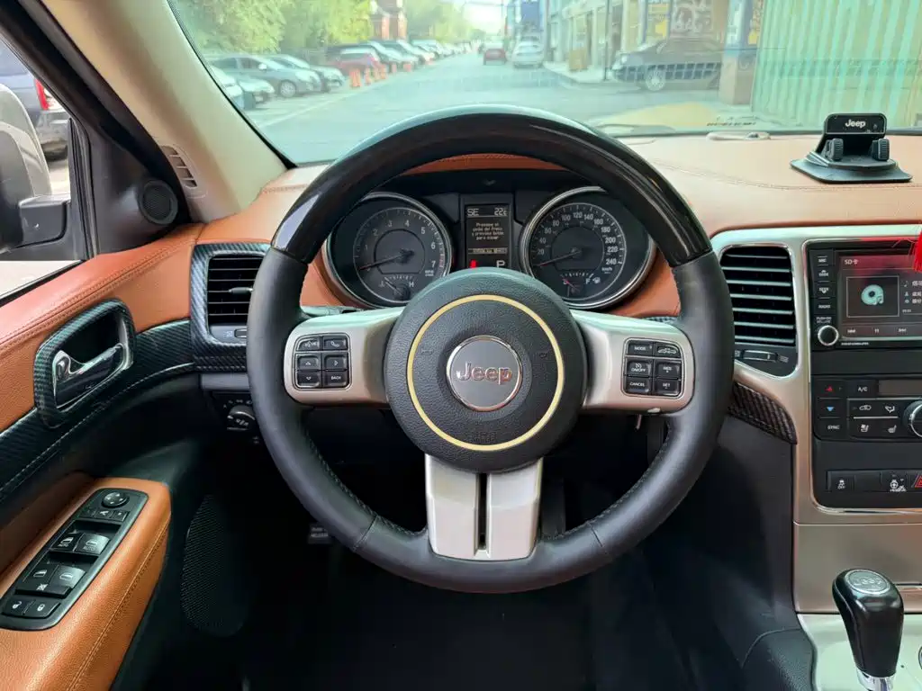 Photo 5 - Jeep Grand Cherokee (Import)