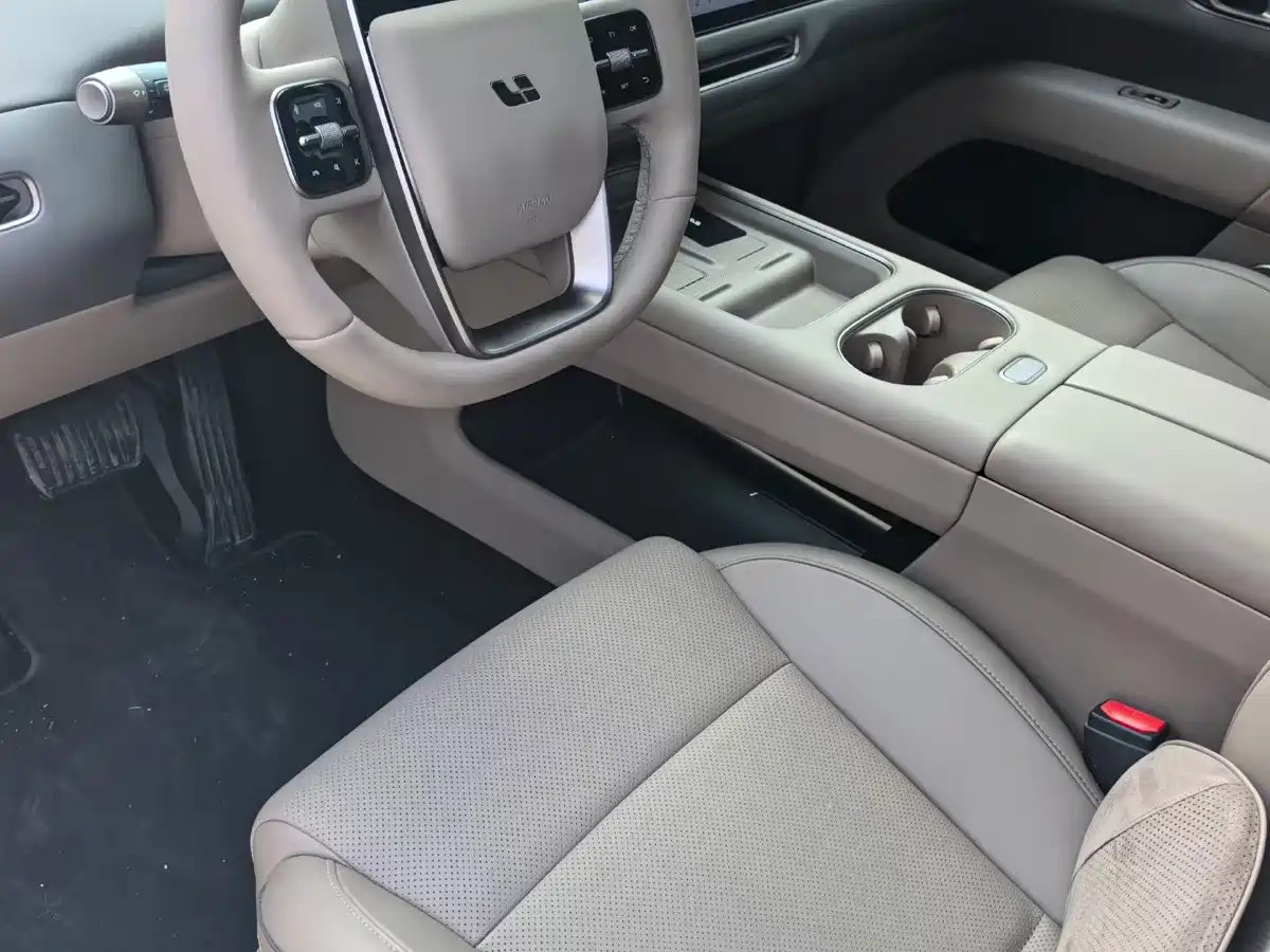 Li Auto i6 2026 2025 2WD Base Model