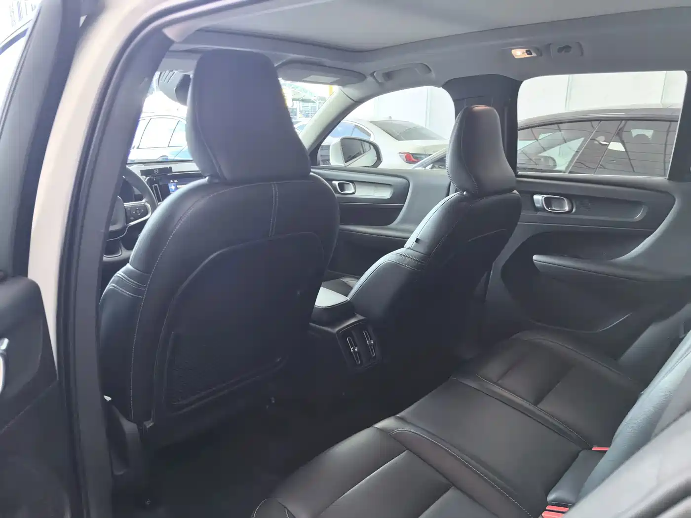 Volvo XC40 2021 2022 Model T4 AWD Smart Vision Luxury Edition