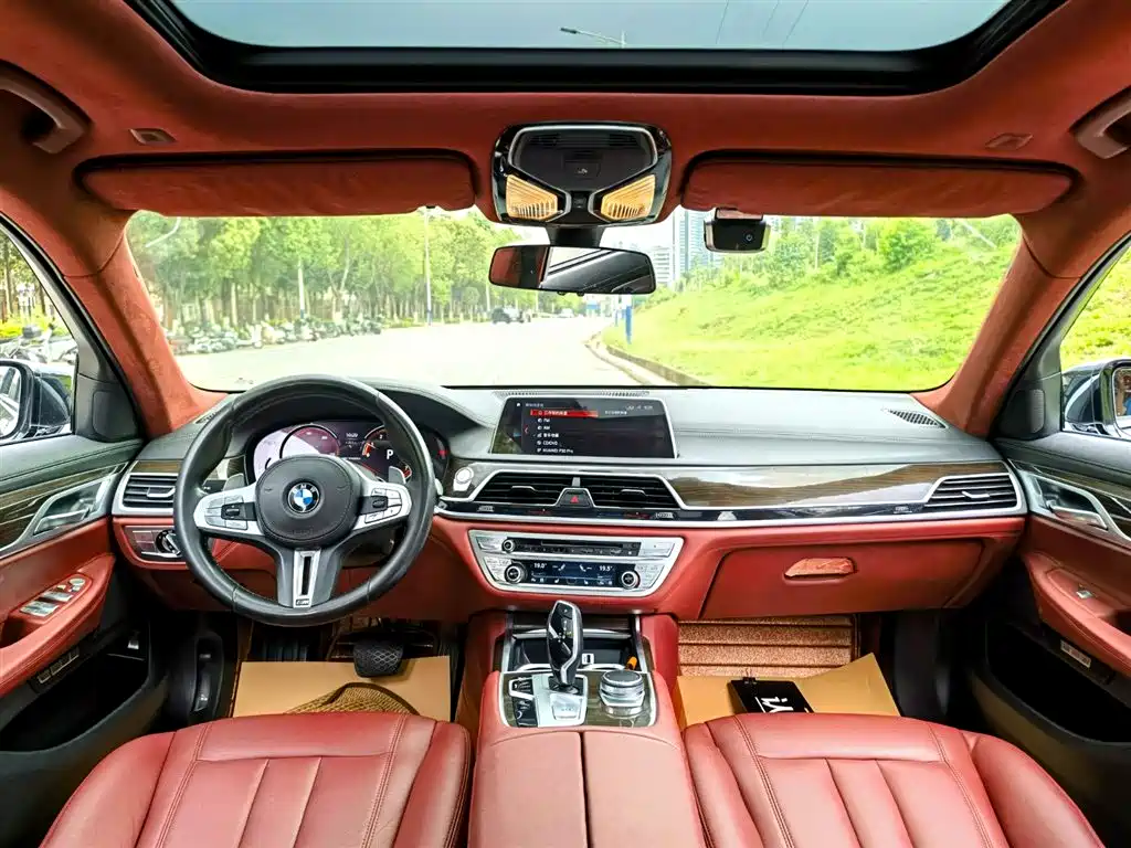 BMW 7 Series 2017 730Li Leading Edition фото 8