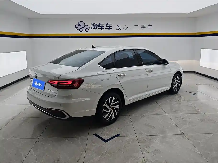 Volkswagen Lavida 2023 1.5L Auto Five Million Edition фото 3