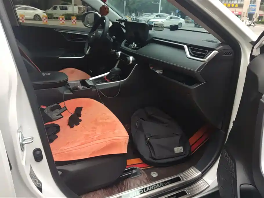 Toyota Wildlander 2024 2.0L CVT FWD Leading Edition фото 8