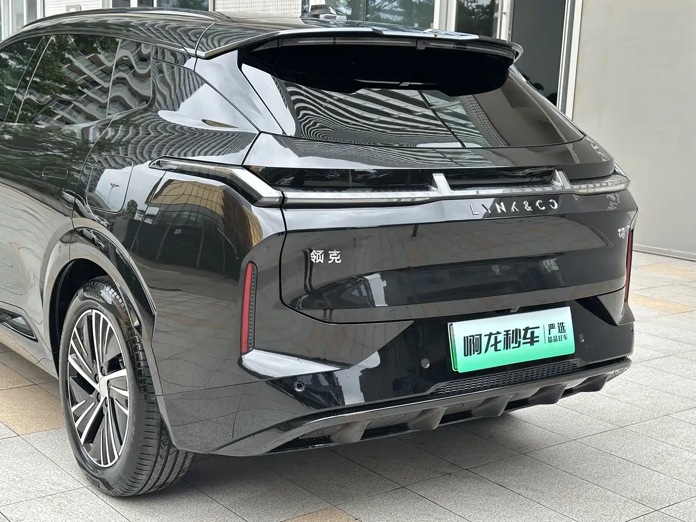 Lynk & Co 08 EM-P 2023 220km 4WD Performance Halo фото 16