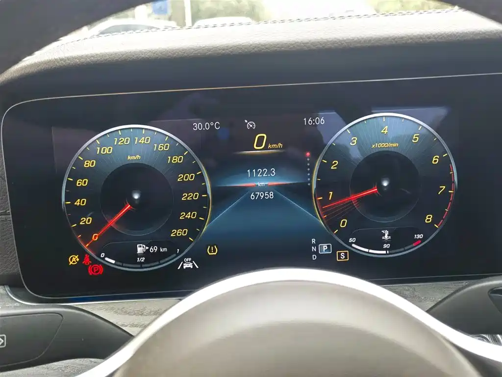 Mercedes-Benz CLS 2021 CLS 300 Luxury фото 39