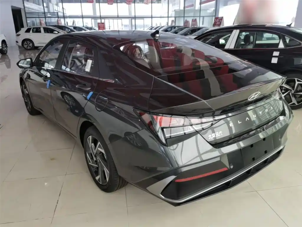 Hyundai Elantra 2023 1.5L CVT GLX Elite Edition фото 5