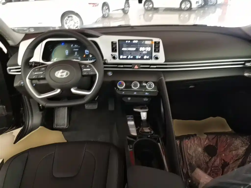 Hyundai Elantra 2023 1.5L CVT GLX Elite Edition фото 10