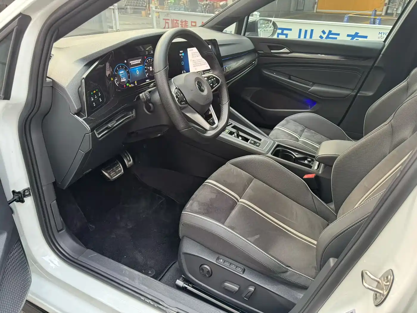 Volkswagen Golf 2023 Model 280TSI DSG R-Line фото 3