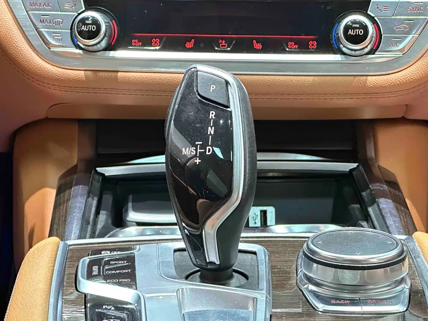 BMW 7 Series 2016 730Li Leading фото 13