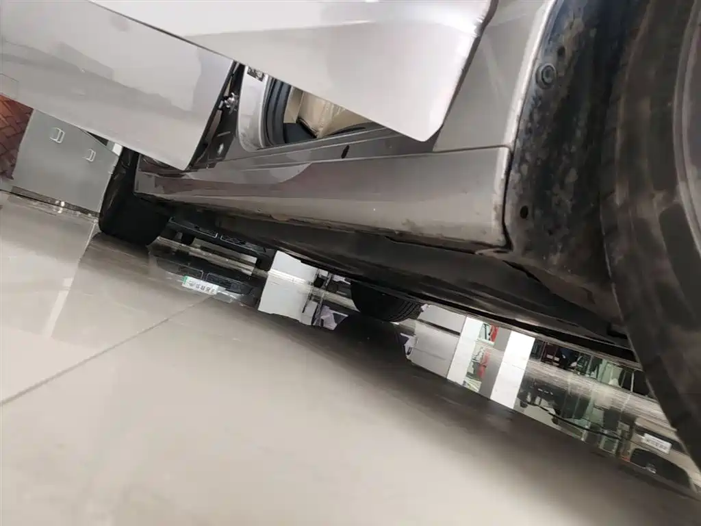 Toyota Avalon 2019 2.5L Touring Premium Edition China VI фото 21