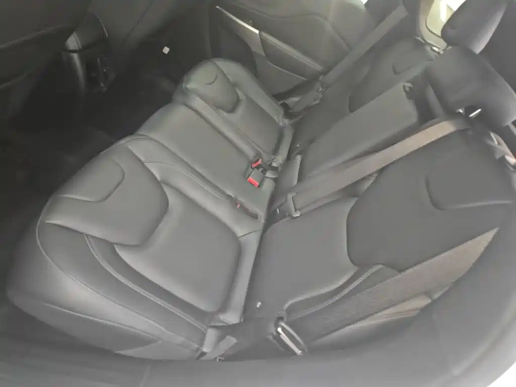 Photo 17 - Jeep Cherokee