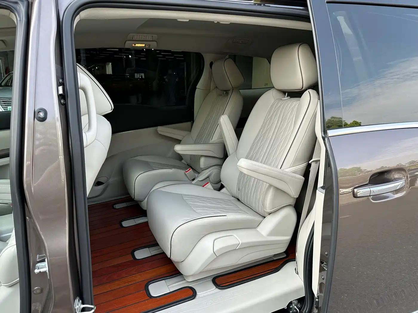 Buick GL8 2022 Land Business Class 652T Luxury фото 4