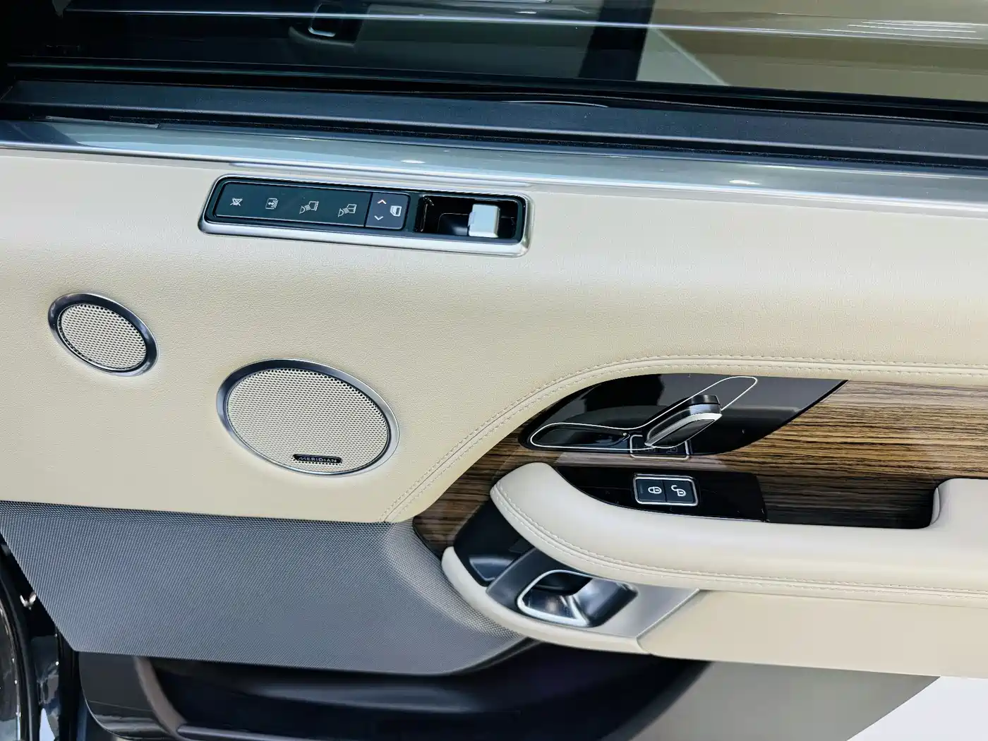 Land Rover Range Rover 2019 3.0 SC V6 Heritage Extended Edition фото 13
