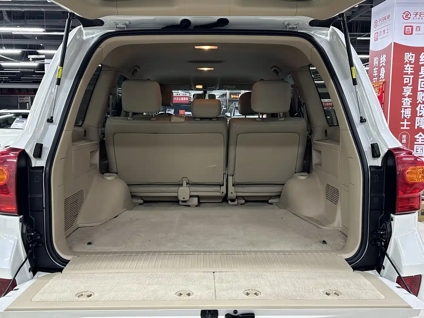Toyota Land Cruiser (Import) 2015 4.0L V6 Middle East Low Configuration Edition фото 19