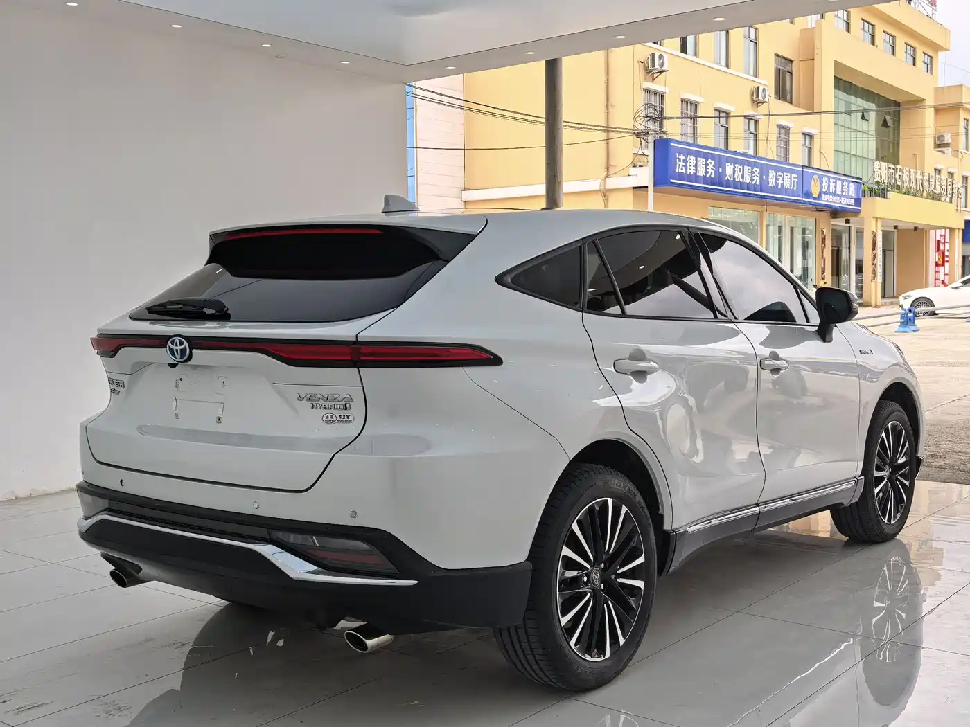 Toyota Venza 2022 Dual Engine 2.5L CVT 4WD Supreme фото 17