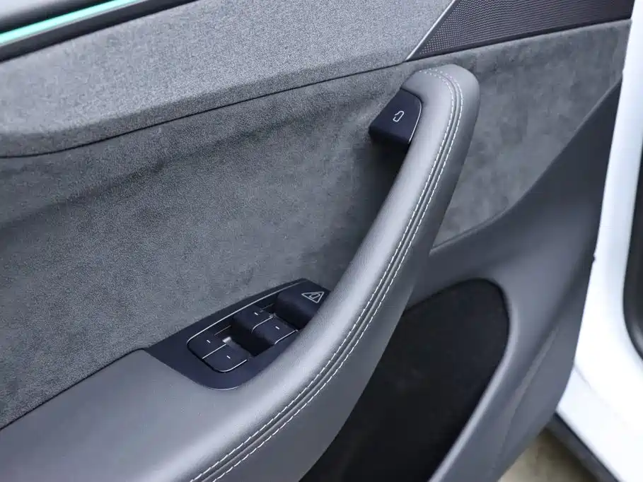 Tesla Model Y L 2025 2025 Facelift Long Range AWD