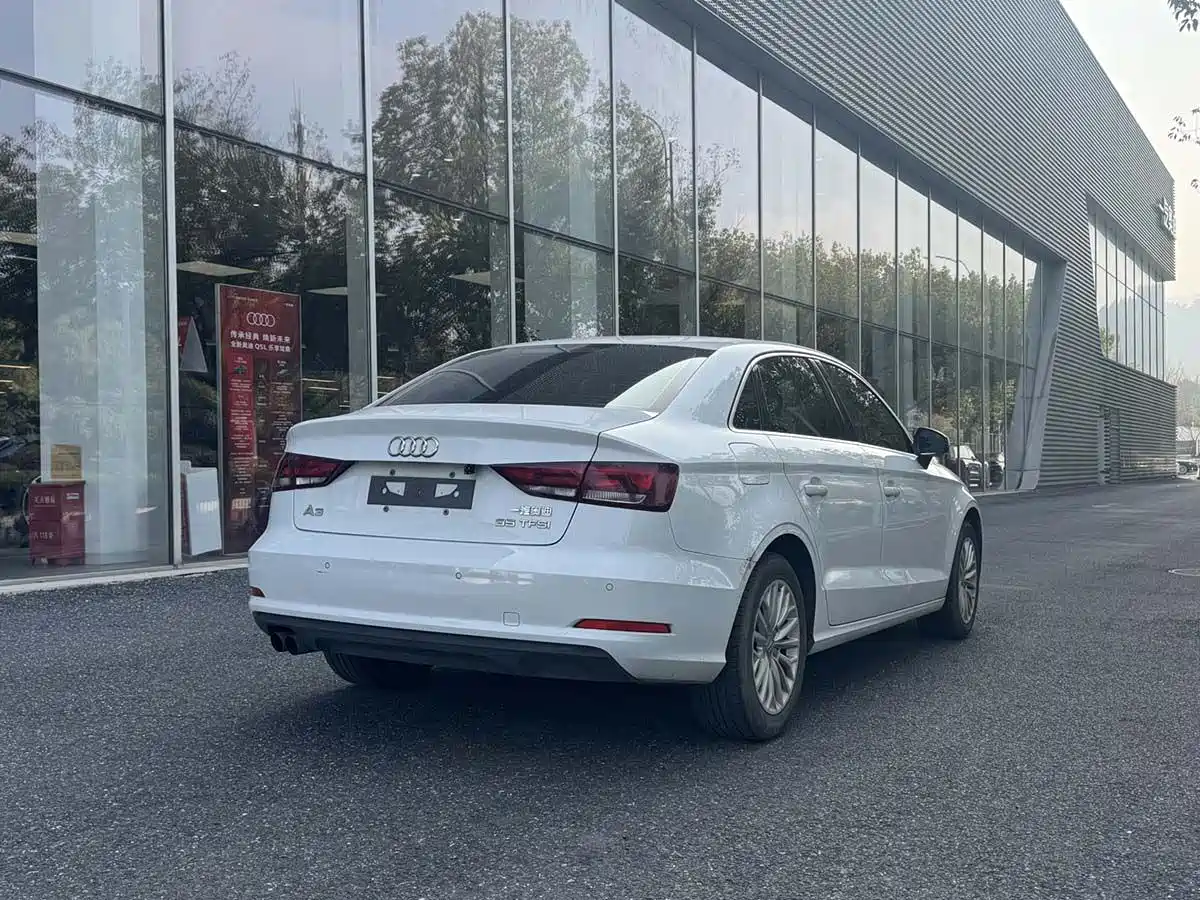 Audi A3 2016 Limousine 35 TFSI Progressive фото 6