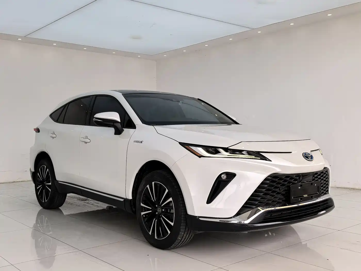 Toyota Venza 2022 Dual Engine 2.5L CVT 4WD Supreme фото 3