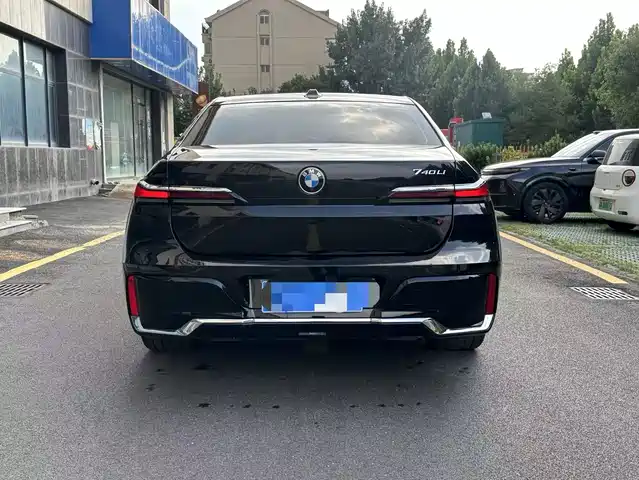 BMW 7 Series 2023 Model 740Li Leading M Sport Package — фото 5