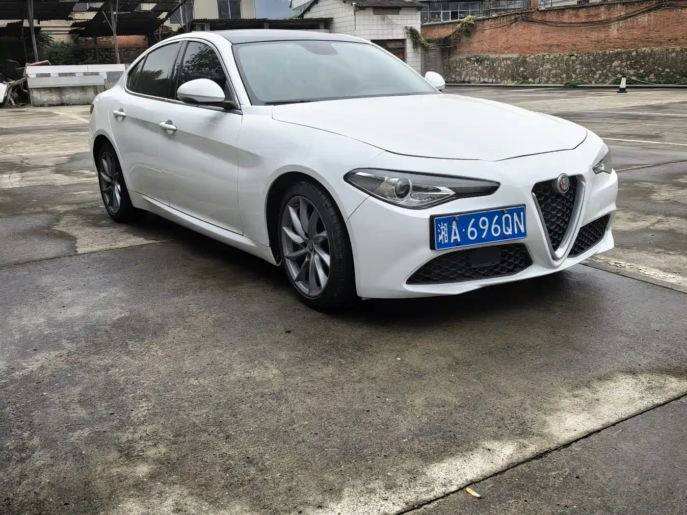 Alfa Romeo Giulia 2019 2017 2.0T 200HP Luxury Edition