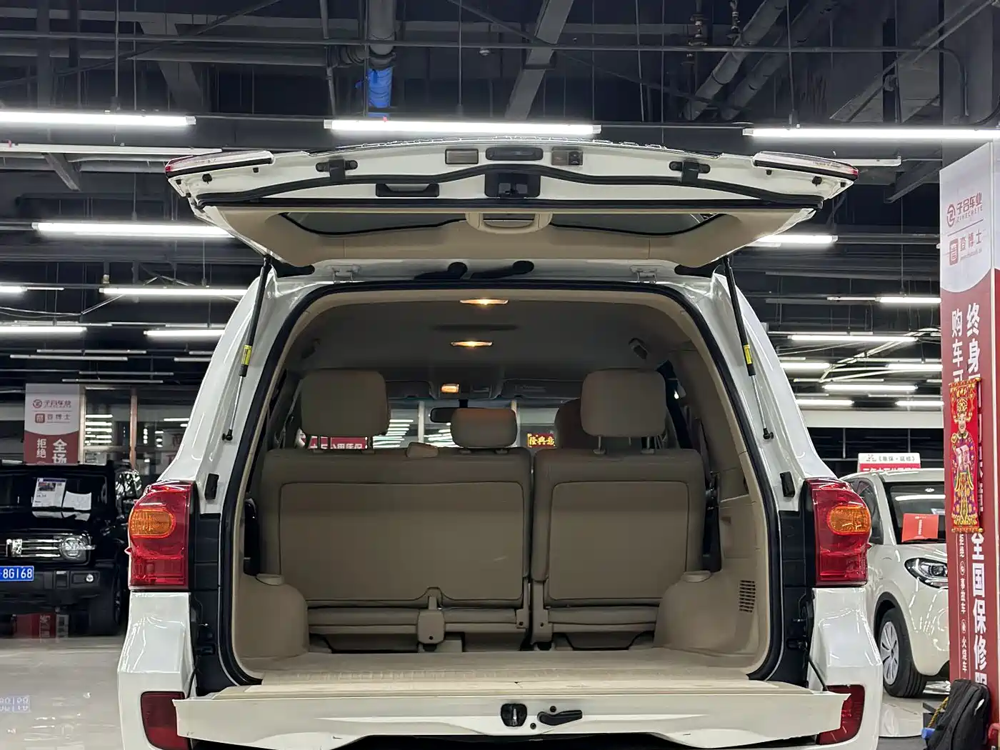 Toyota Land Cruiser (Import) 2015 4.0L V6 Middle East Low Configuration Edition фото 15