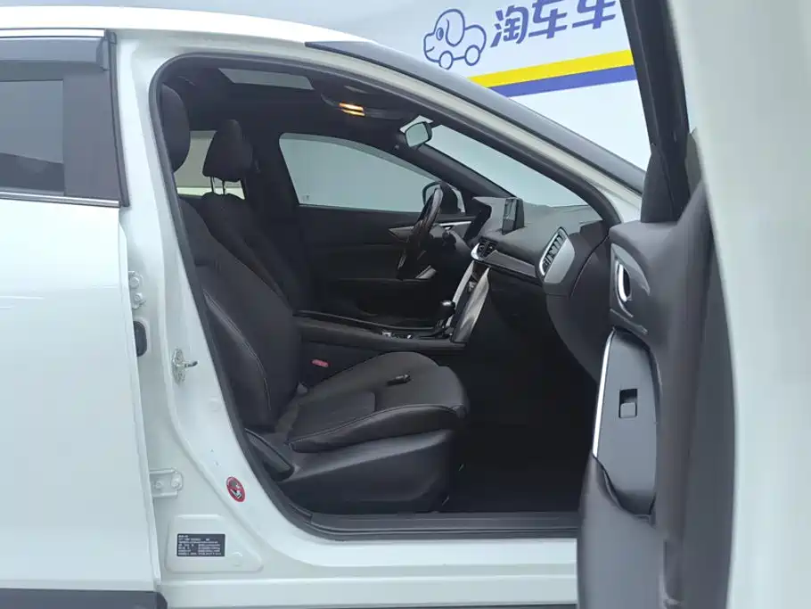 Фото 8 - Mazda CX-4