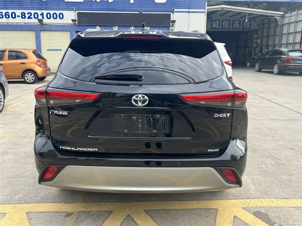 Photo 8 - Toyota Highlander