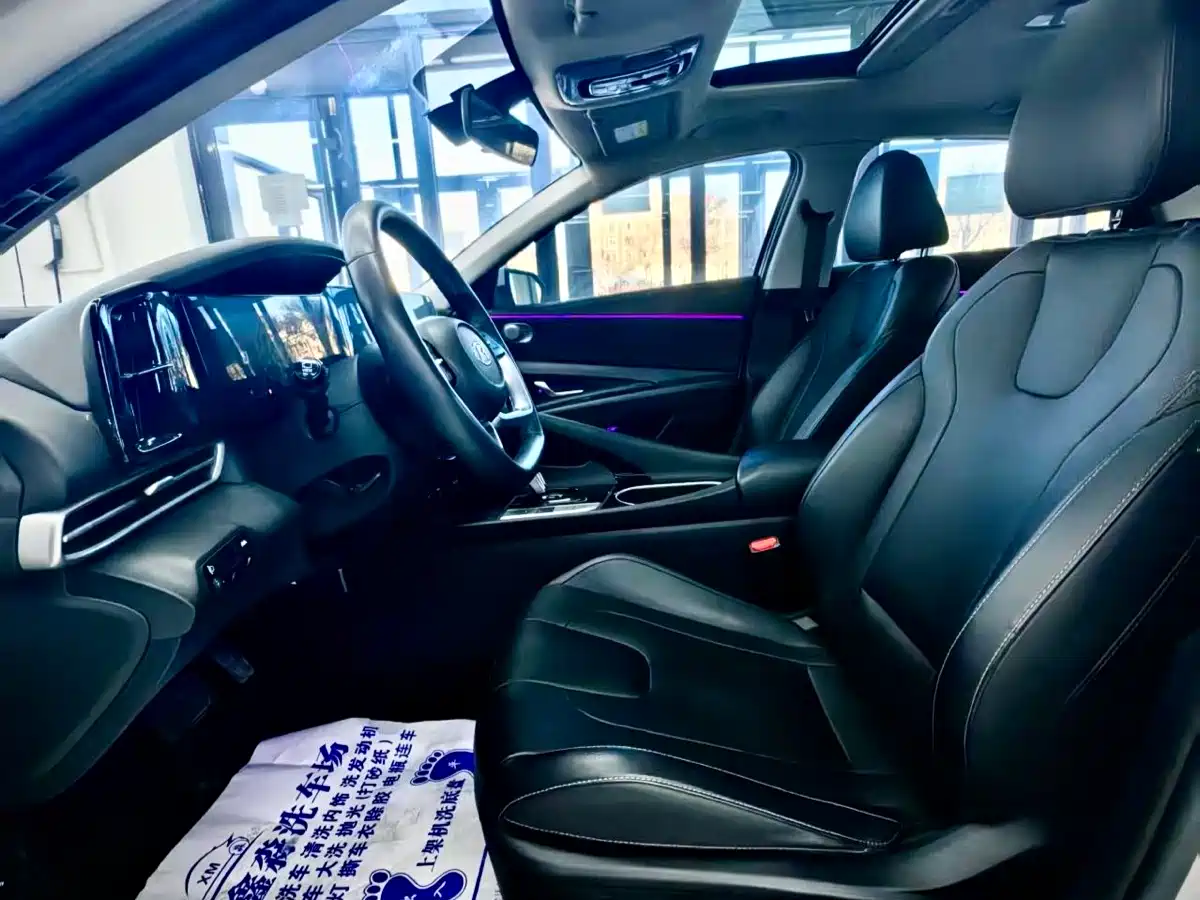 Hyundai Elantra 2021 1.5L CVT LUX Premium Edition фото 14
