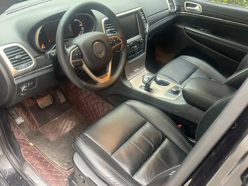 Фото 12 - Jeep Grand Cherokee (Import)