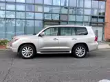 Фото 2 - Lexus LX