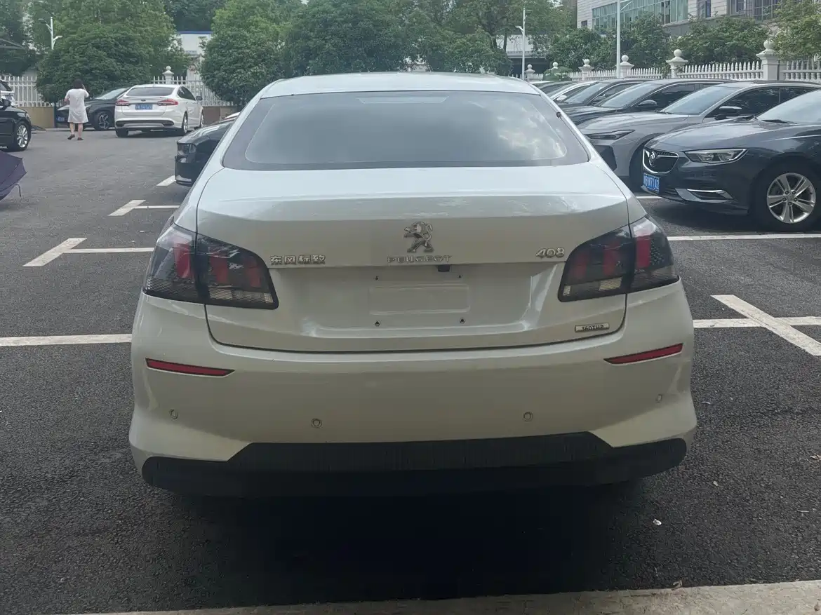 Peugeot 408 2022 1.6T Light Chaser Edition фото 4
