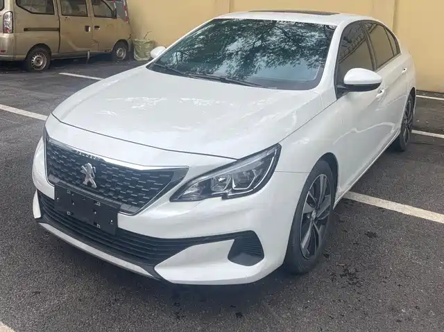 Peugeot 408 1.6T, Chasing Light