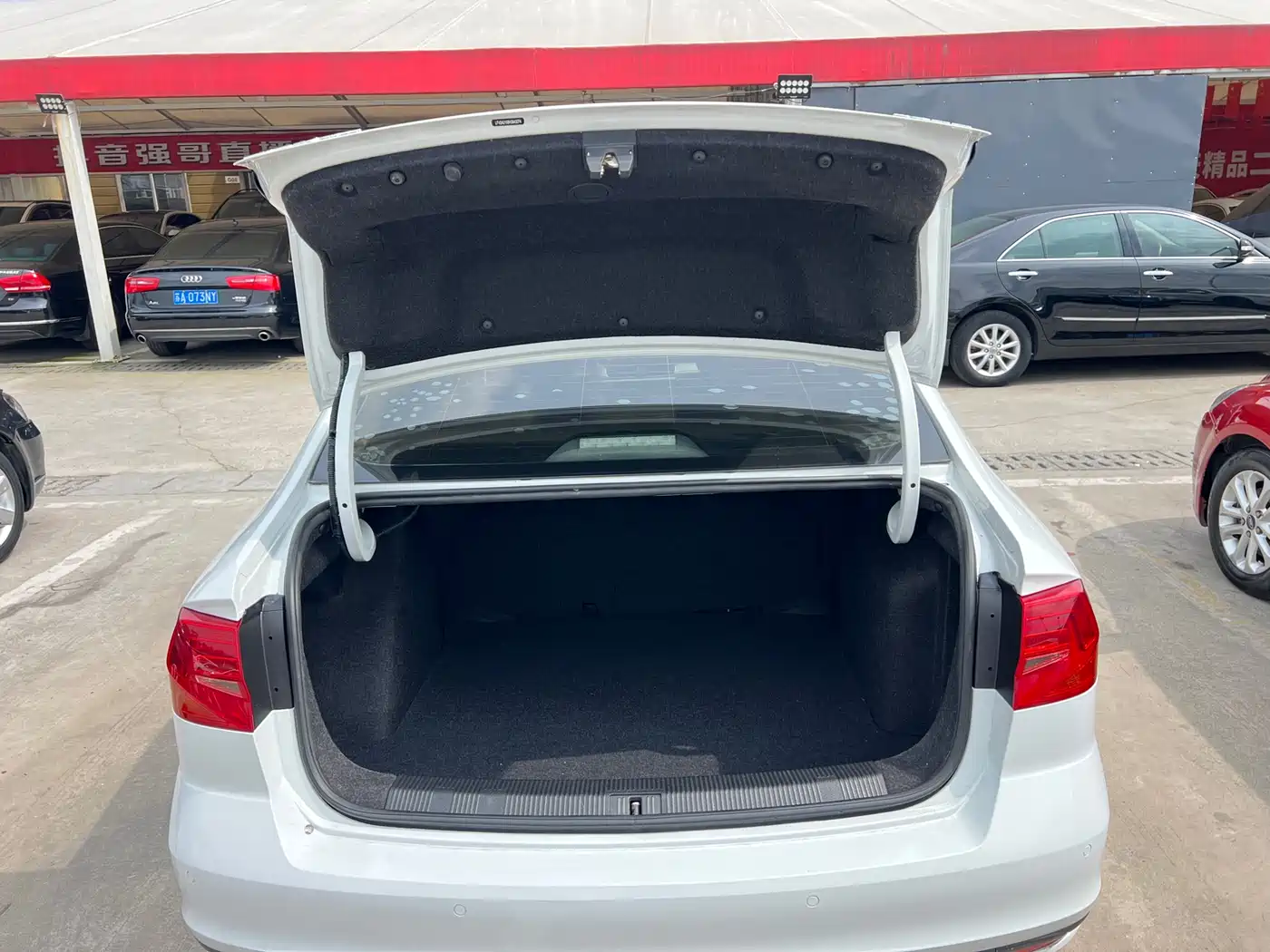 Volkswagen Bora 2017 1.6L Automatic Comfort фото 19