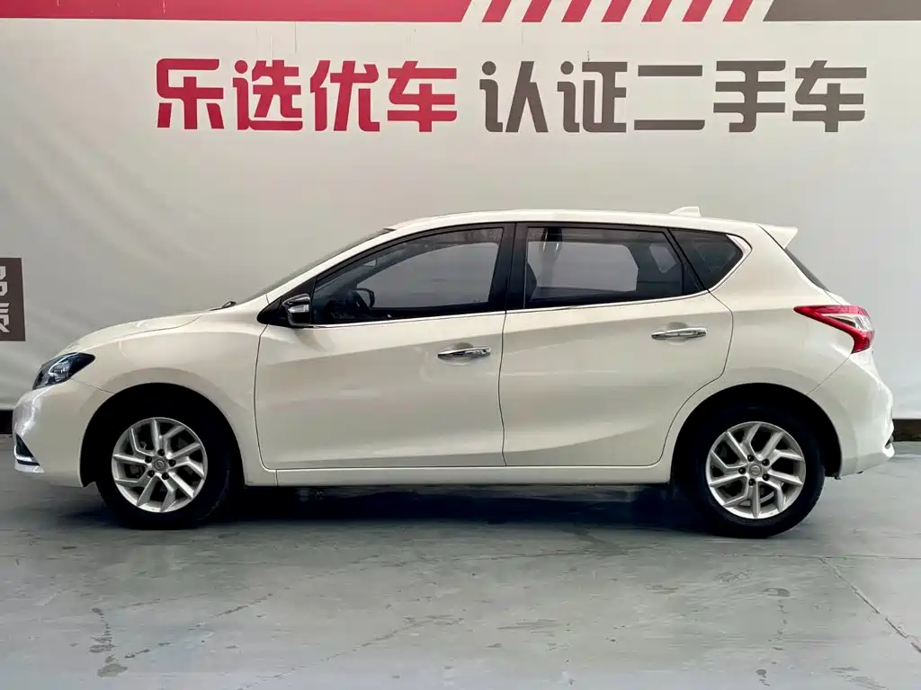 Photo 3 - Nissan Tiida