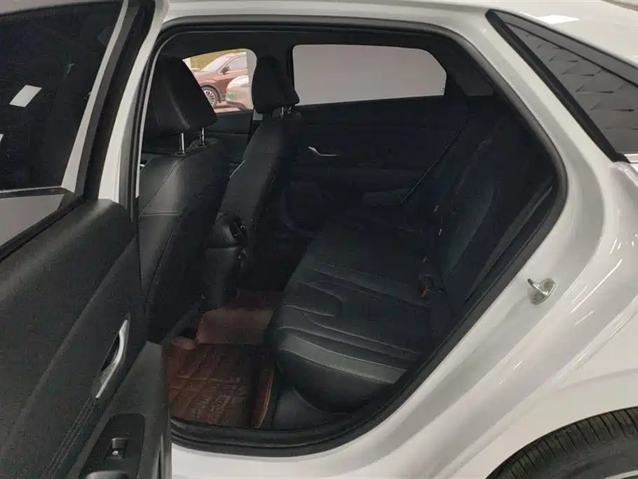 Hyundai Elantra 2023 1.5L CVT GLX Elite Edition фото 11