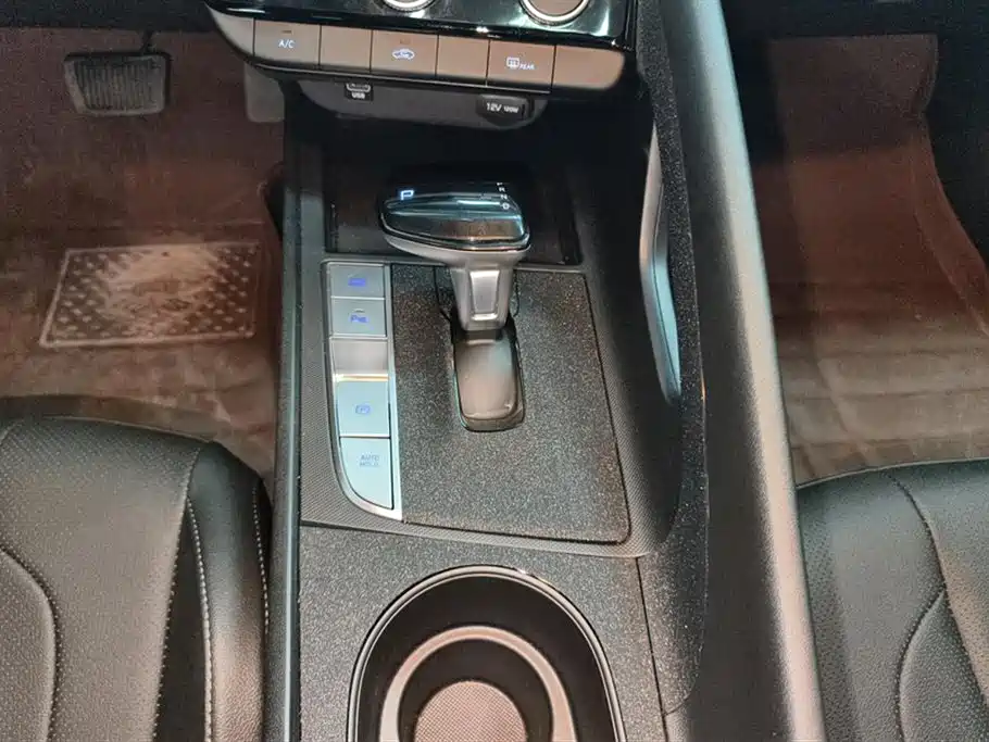 Hyundai Elantra 2023 1.5L CVT GLX Elite Edition фото 16