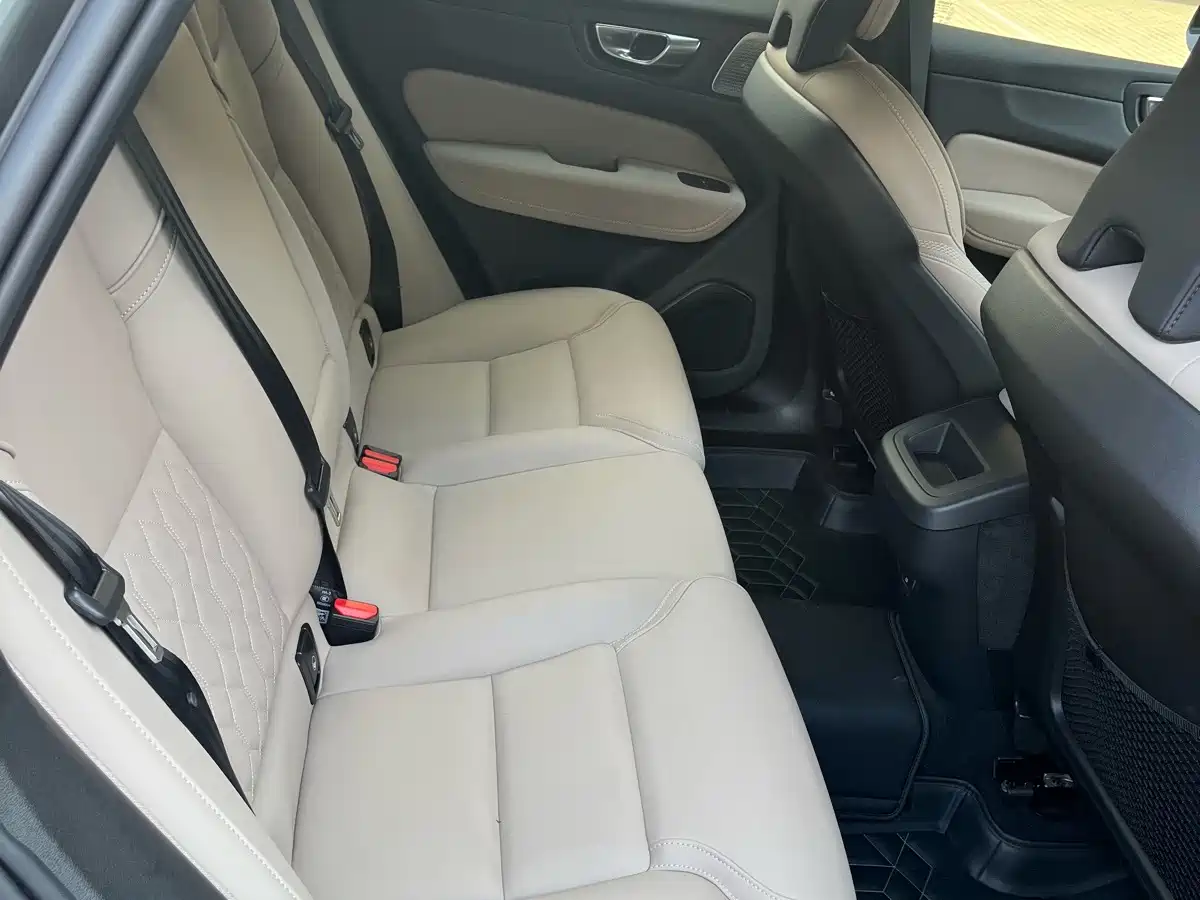 Volvo XC60 2025 2026 B5 AWD Zhiyuan Sport Edition