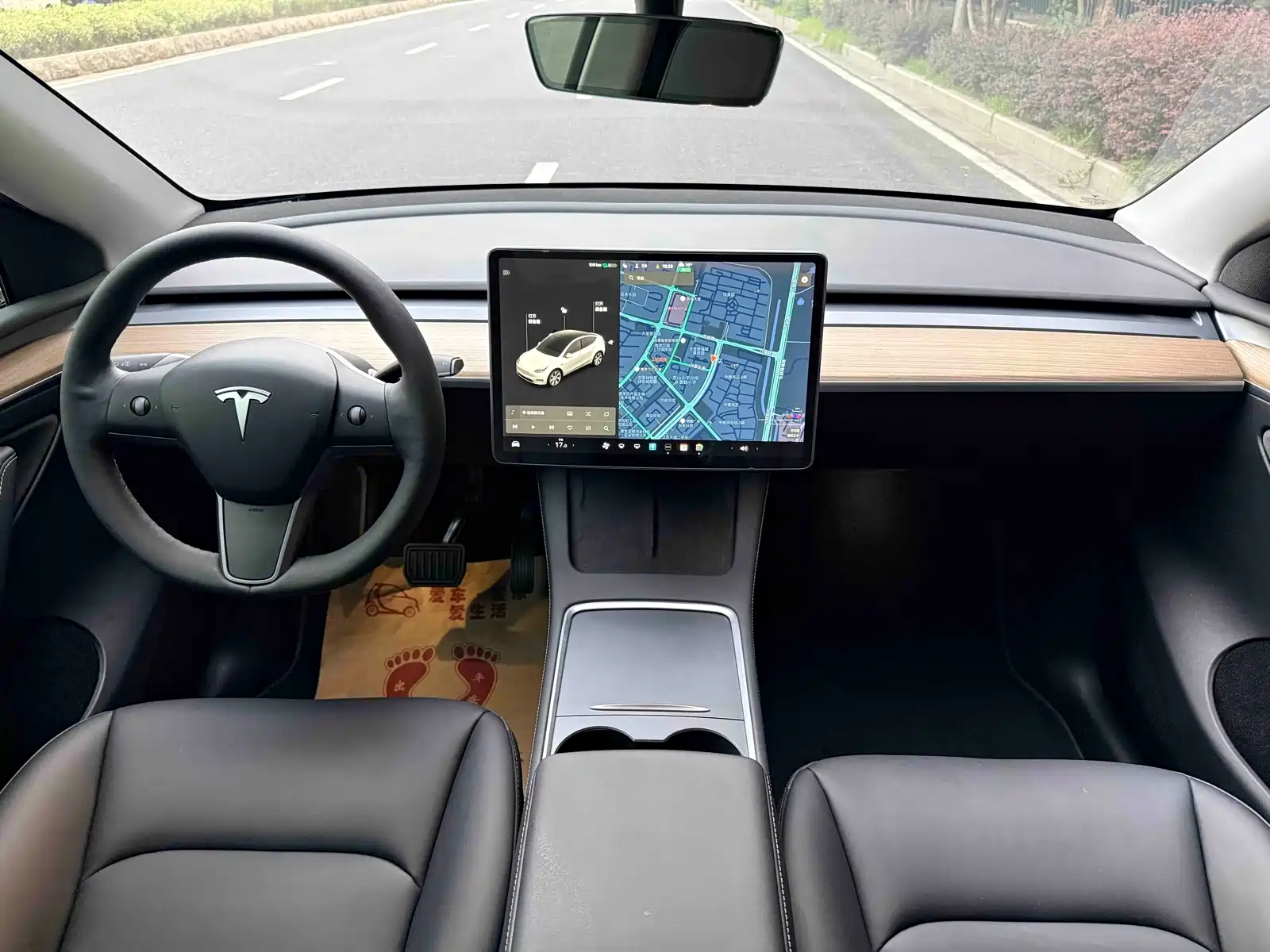 Photo 13 - Tesla Model Y