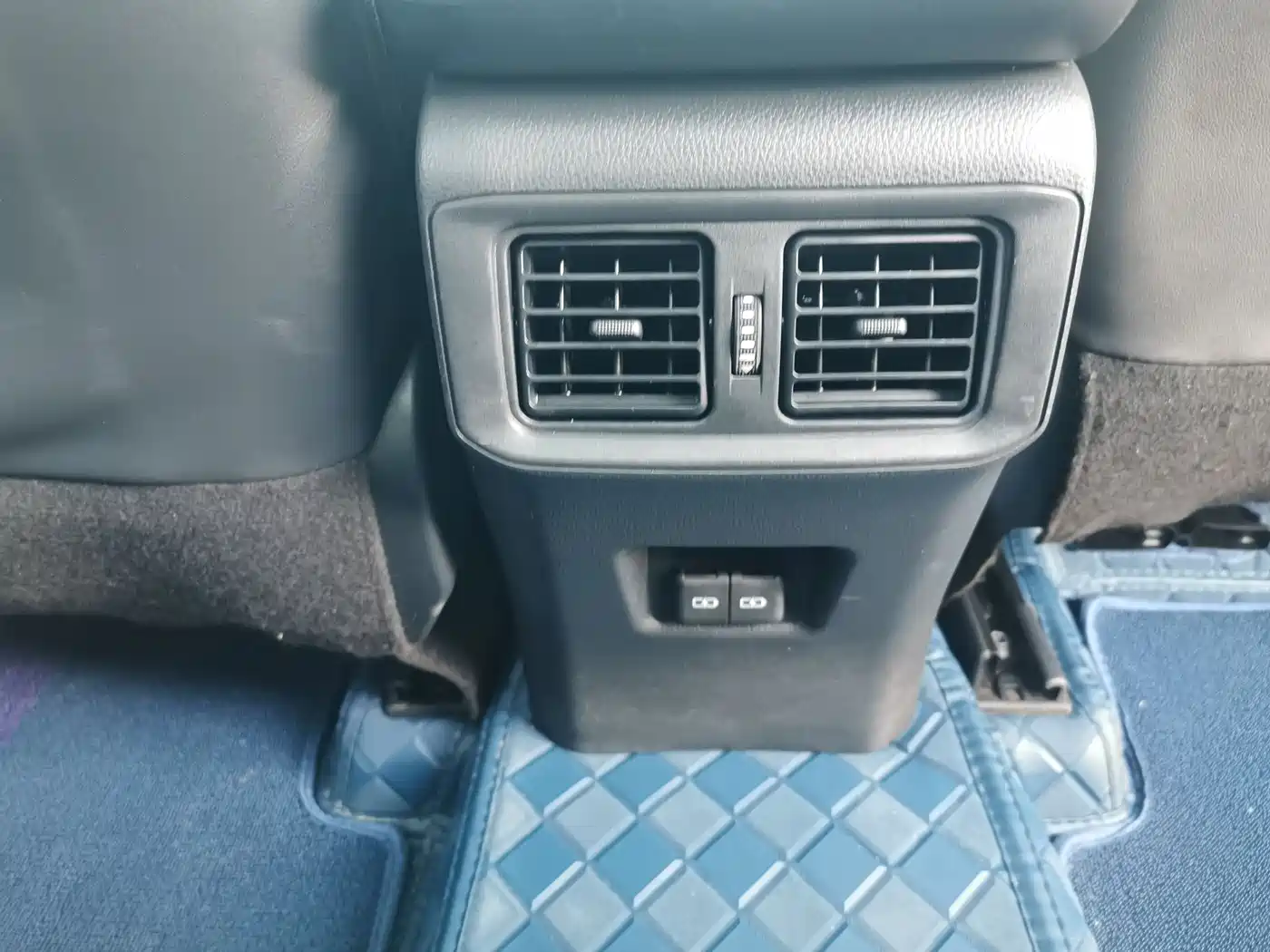 Toyota RAV4 Rongfang 2020 2.0L CVT 2WD Prestige Edition фото 15