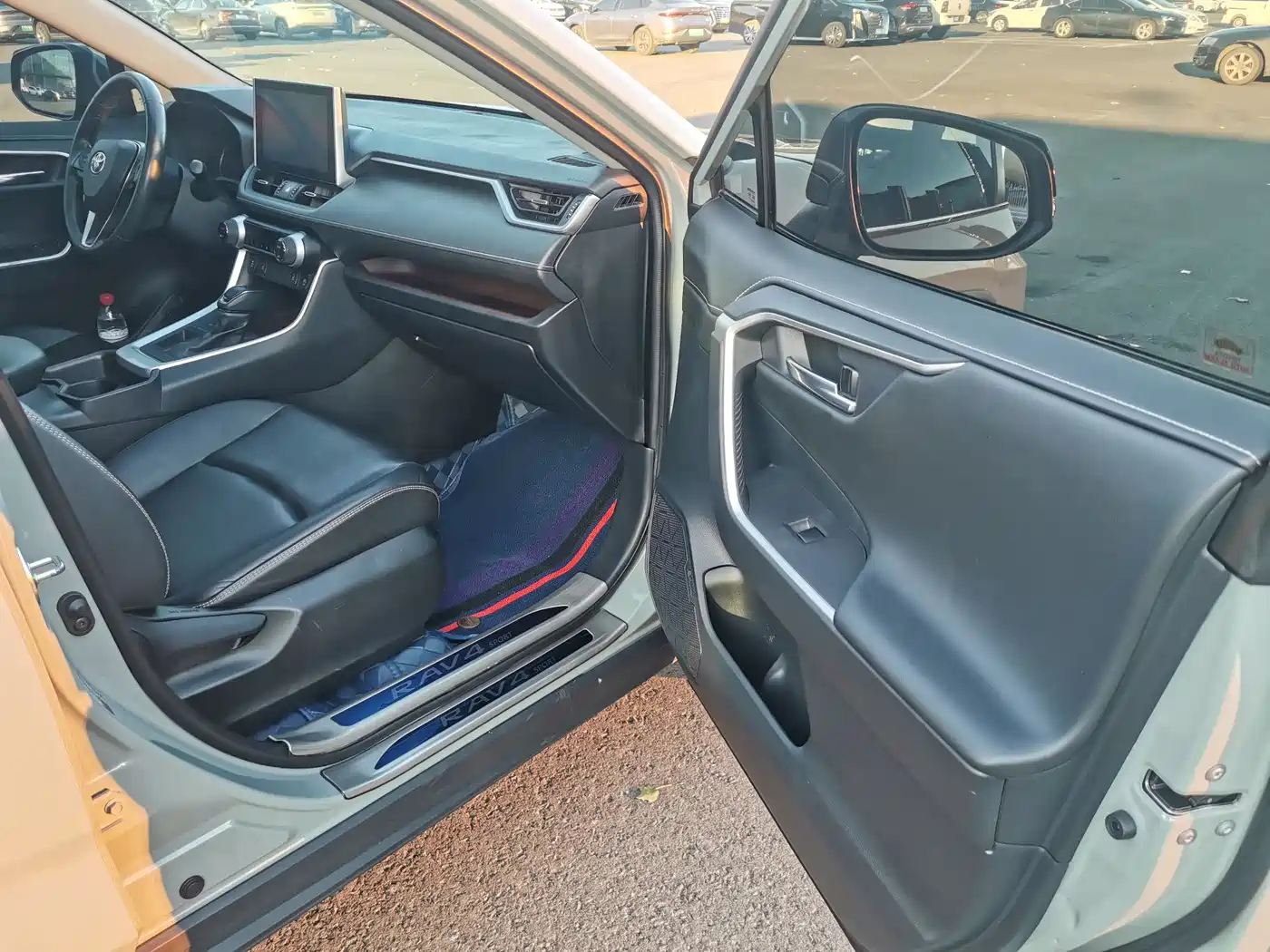 Toyota RAV4 Rongfang 2020 2.0L CVT 2WD Prestige Edition фото 10