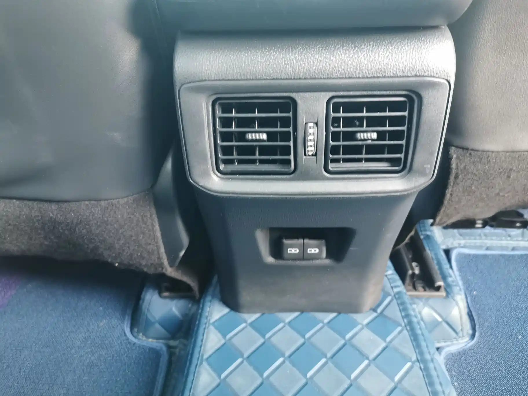 Фото 15 - Toyota RAV4