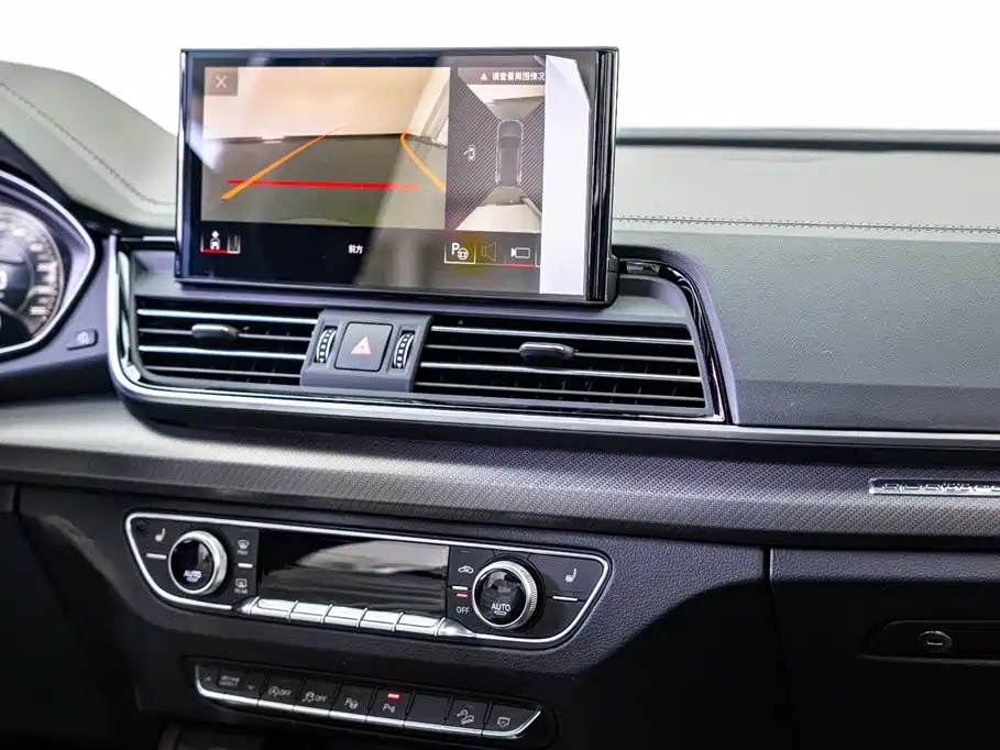 Audi Q5L 2025 Model Year Facelift 45th Anniversary Edition 45 TFSI Luxury Dynamic фото 15